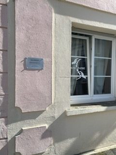 Plaque du cabinet d'Alice Daguet, ostéopathe D.O., à Dinard
